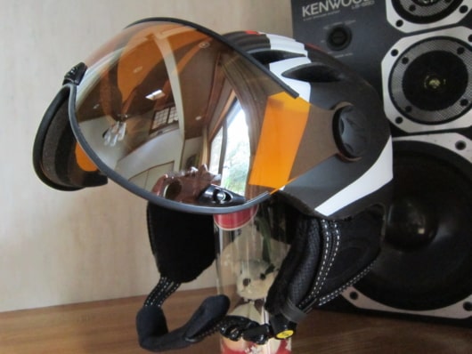 かっこいい スキーヘルメットバイザー付き おススメする理由 ガレージ隼人